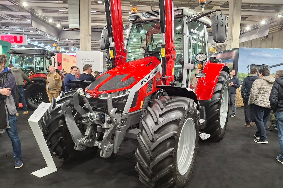 Debutto italiano per i trattori di media potenza Massey Ferguson MF 5S Dyna-VT